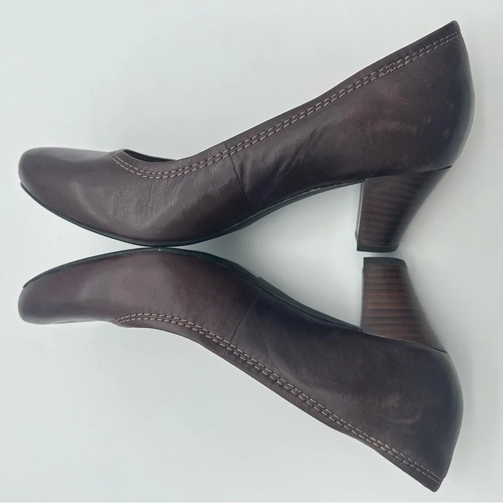 Clarks Dark Brown Leather Women's Almond Toe Pumps